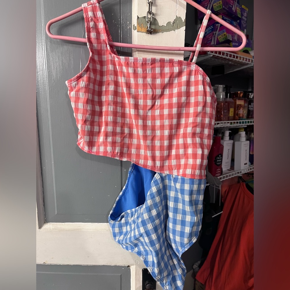 Women’s bathing suit